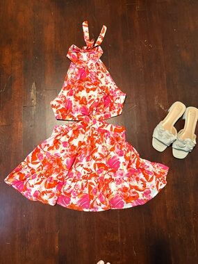Floral Print Cut-Out Waist Halter Dress Size Small